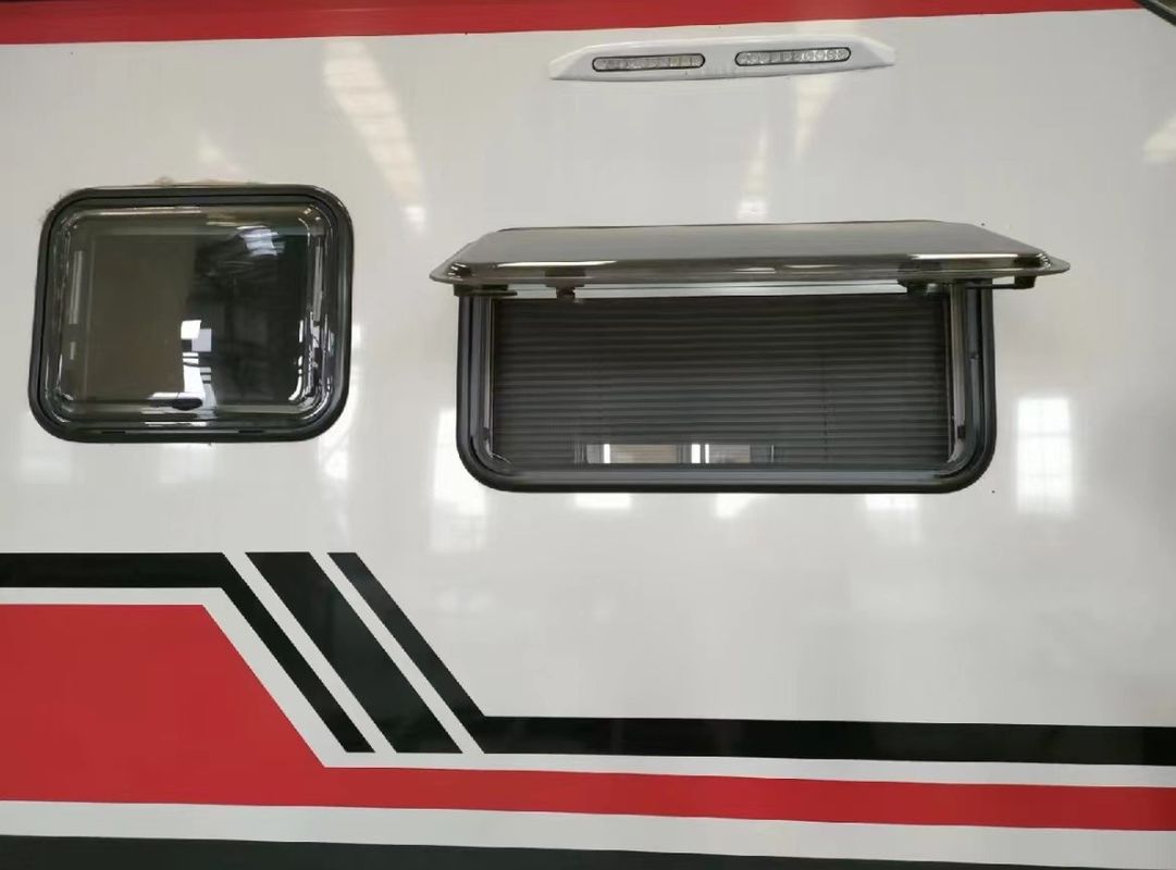 Fogli acrilici ad alta resistenza per finestre di camper che forniscono protezione e longevità per le finestre installate su diversi tipi di camper